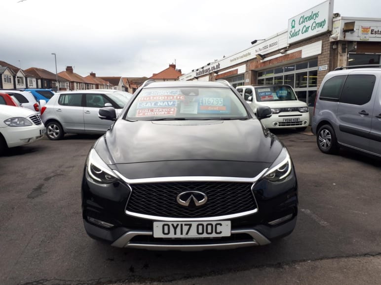 INFINITI QX30