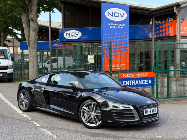 AUDI R8