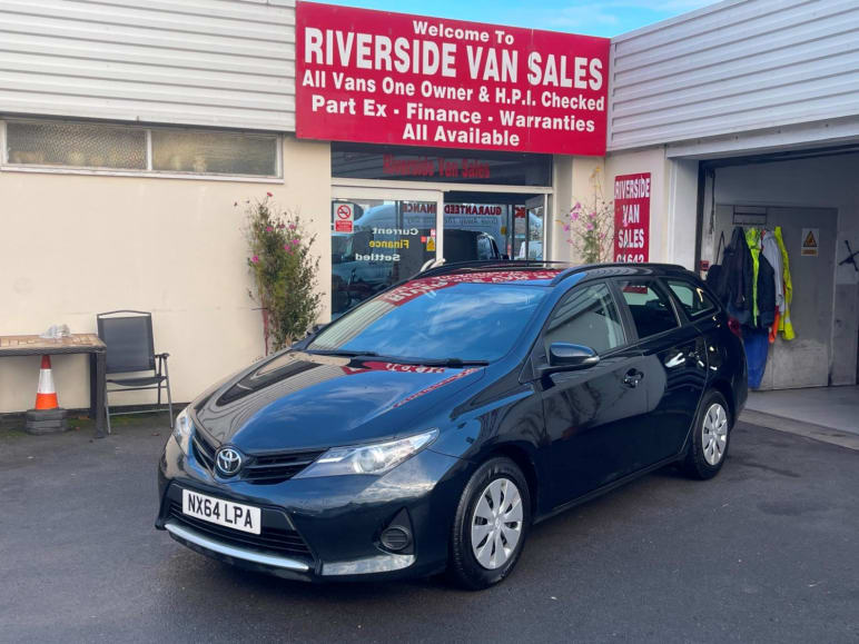TOYOTA AURIS