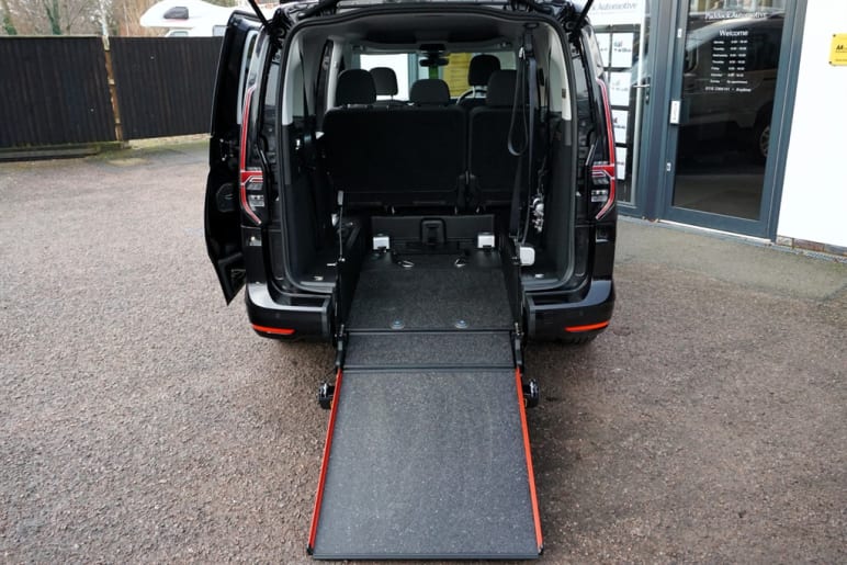 MAXI C20 LIFE TDI Automatic, Disabled, Wheelchair Accessible vehicle, WAV.