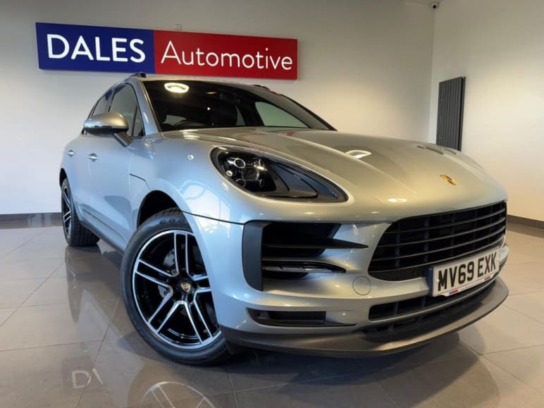 PORSCHE MACAN