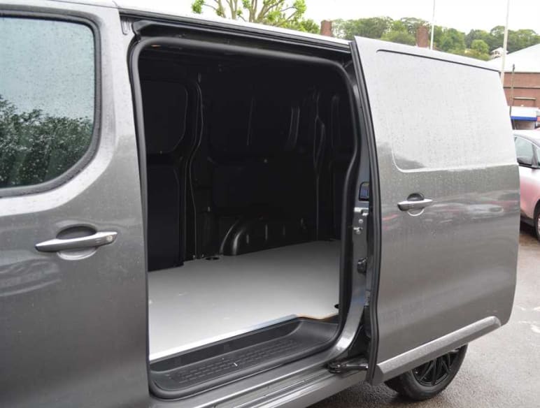 2.0 Turbo D 3100 GS Panel Van 6dr Diesel Auto L1 Euro 6 (s/s) (180 ps)