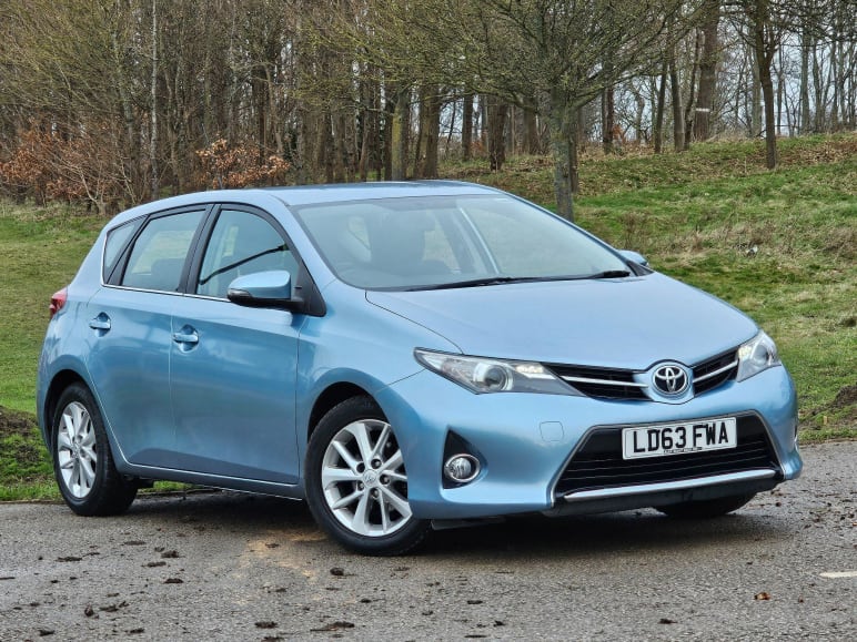 TOYOTA AURIS