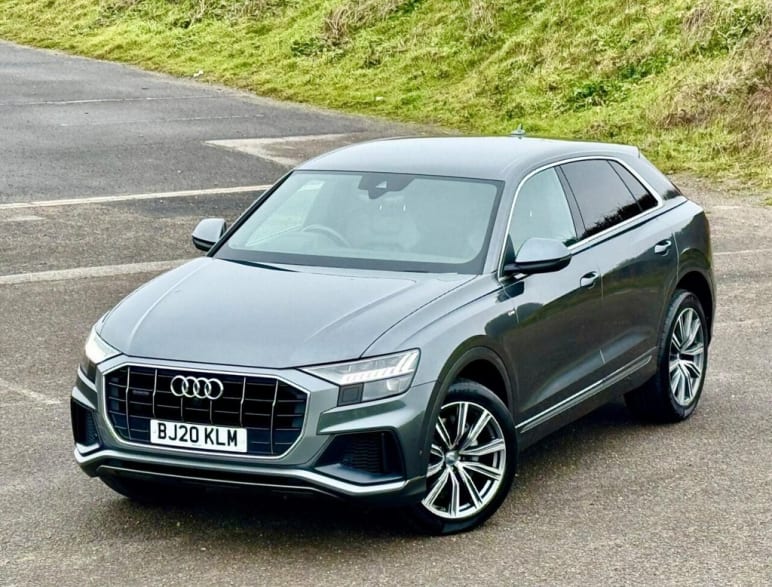 AUDI Q8