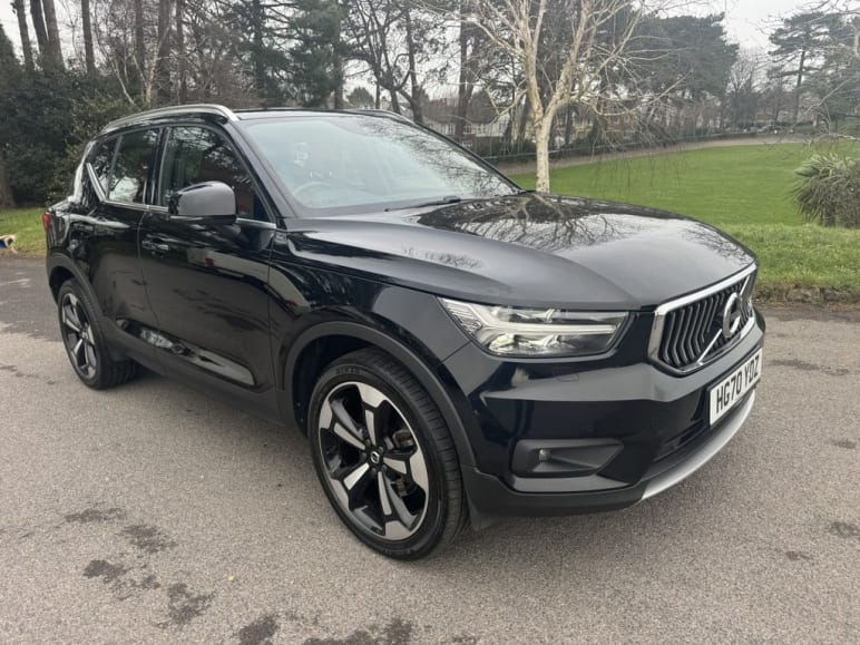 VOLVO XC40