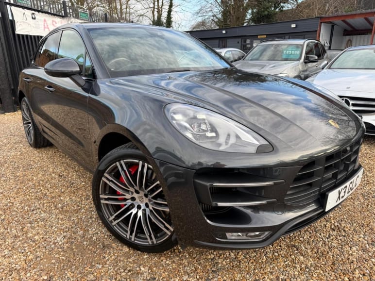 PORSCHE MACAN