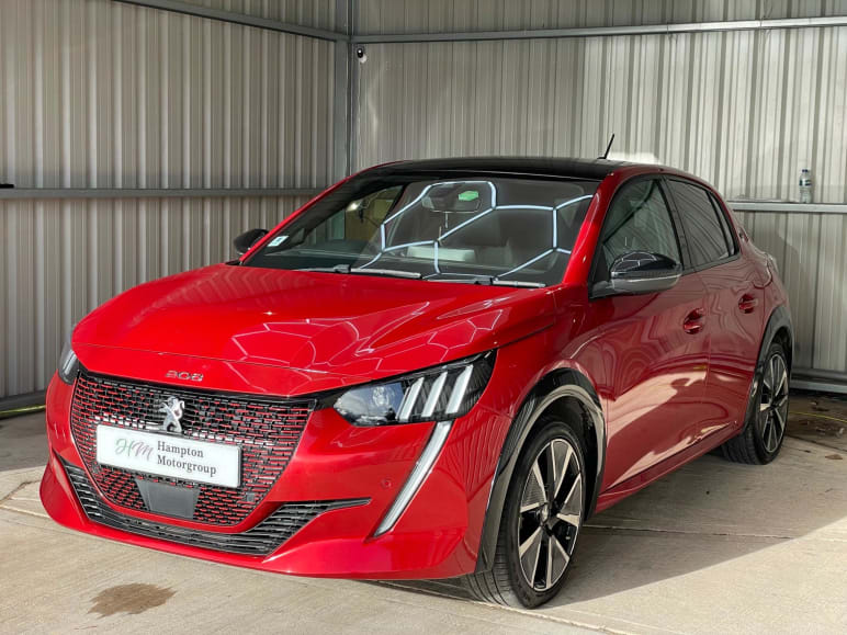 PEUGEOT 208