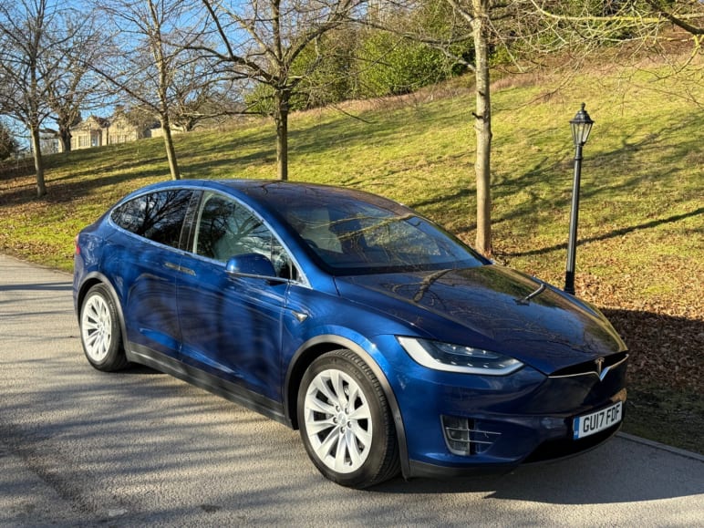 TESLA MODEL X