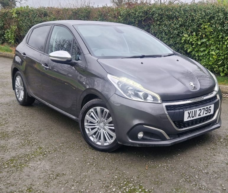 PEUGEOT 208