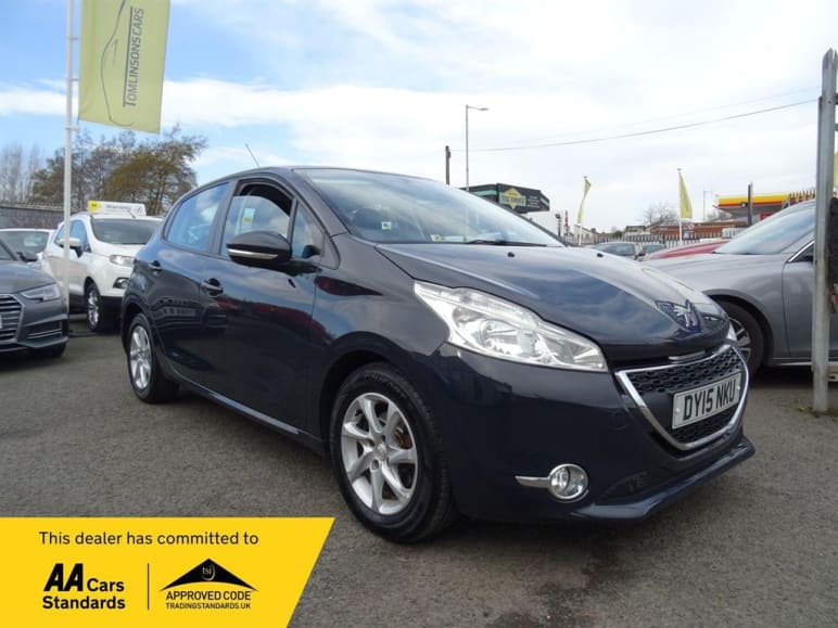 PEUGEOT 208