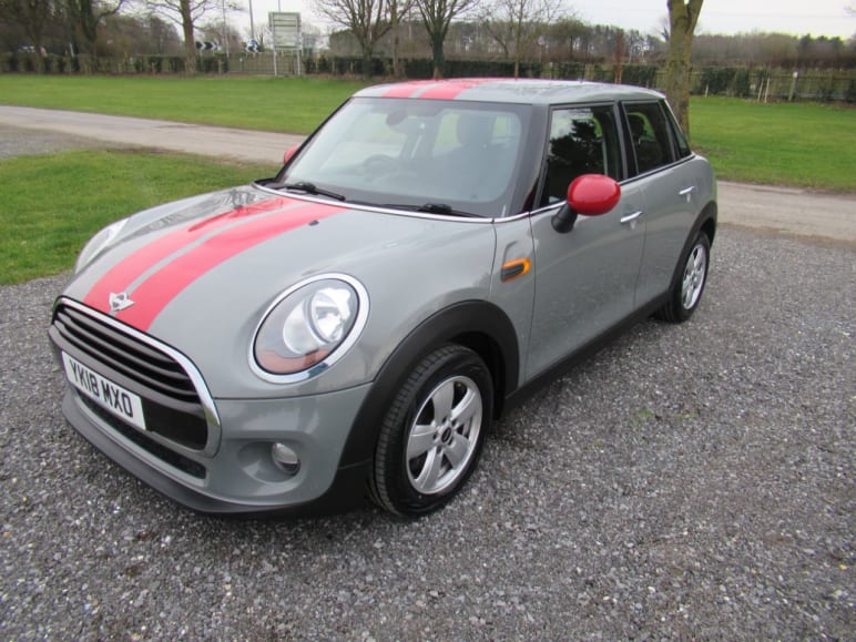 MINI HATCHBACK