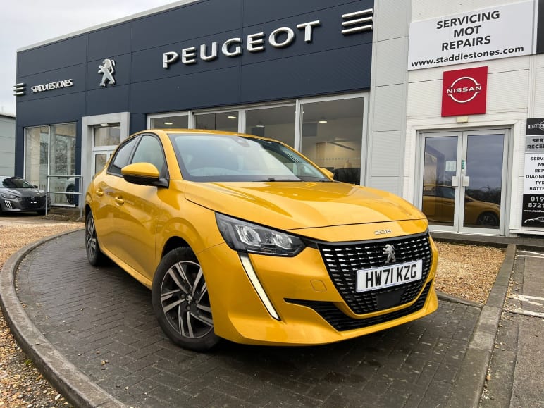 PEUGEOT 208
