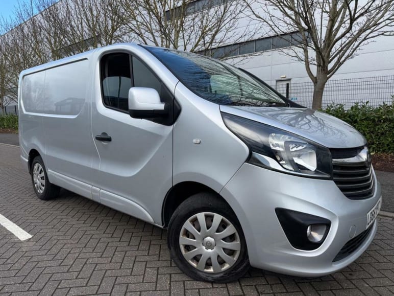 VAUXHALL VIVARO