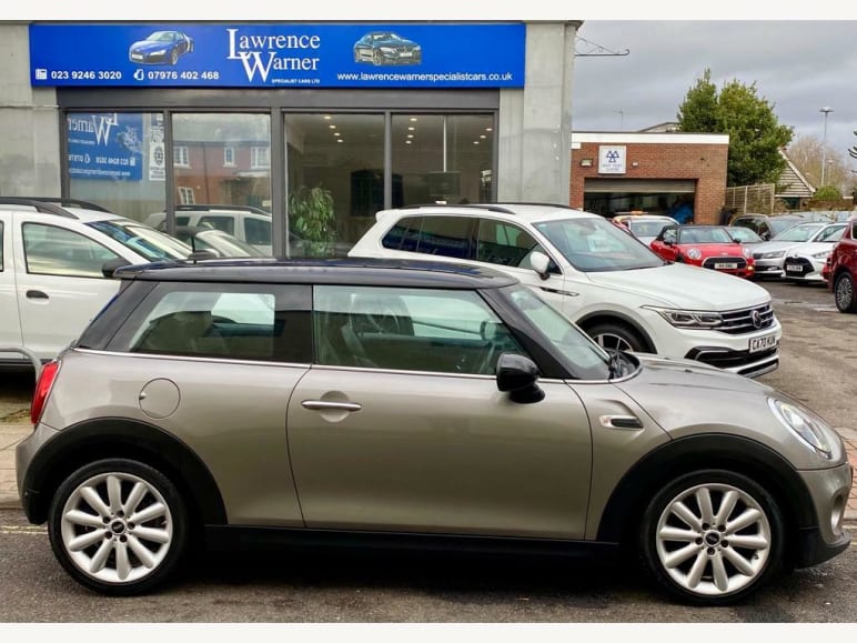 MINI HATCHBACK