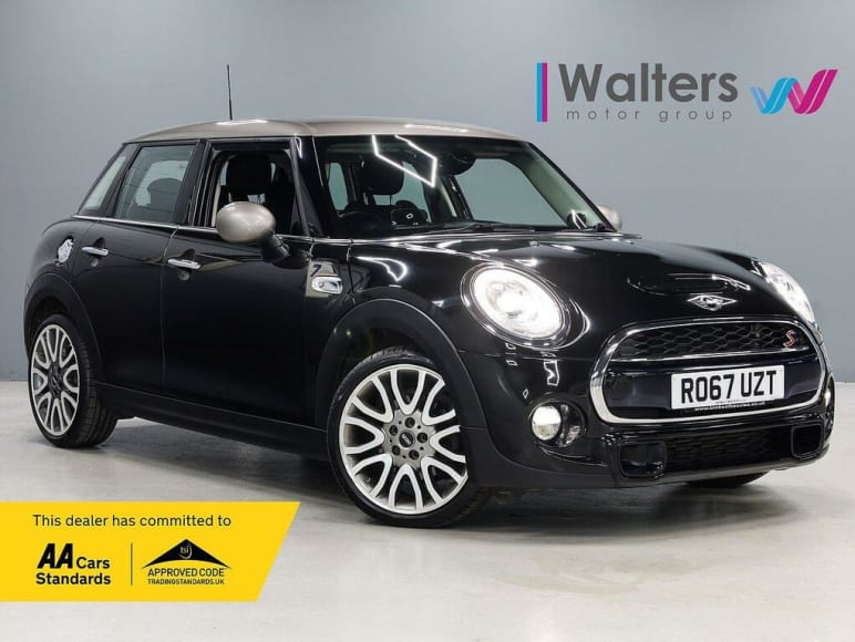 MINI HATCHBACK
