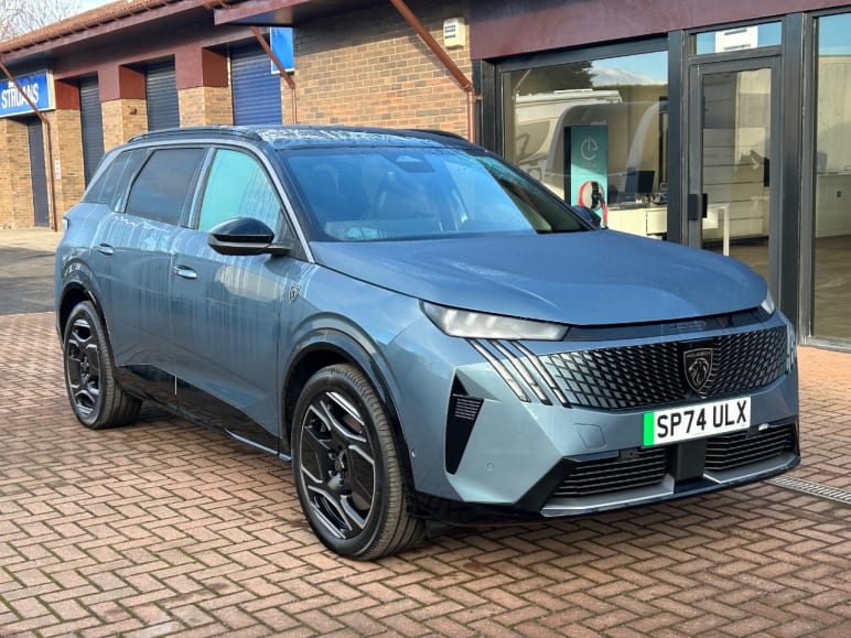 PEUGEOT 5008
