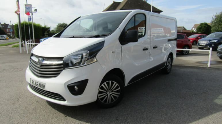 VAUXHALL VIVARO