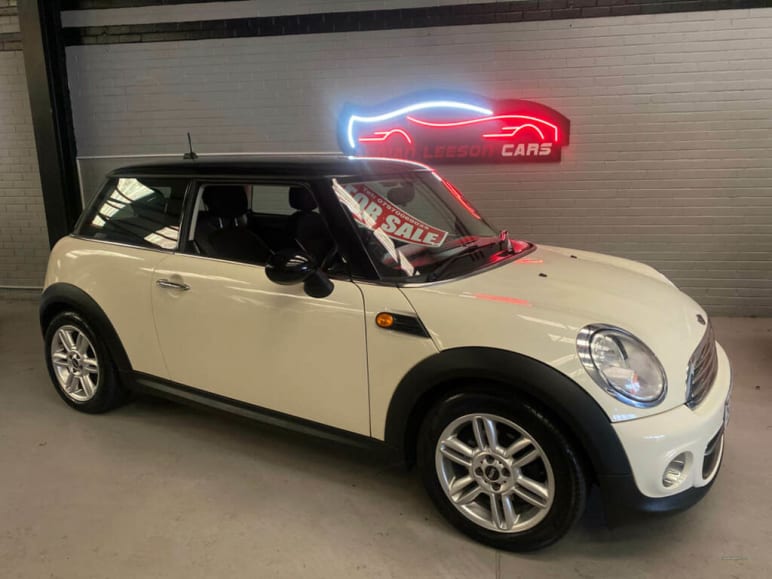 MINI HATCHBACK