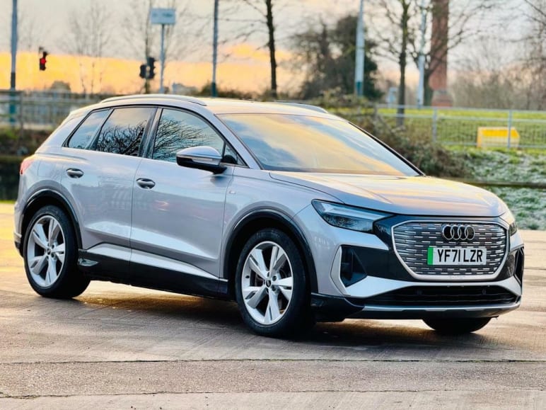 AUDI Q4