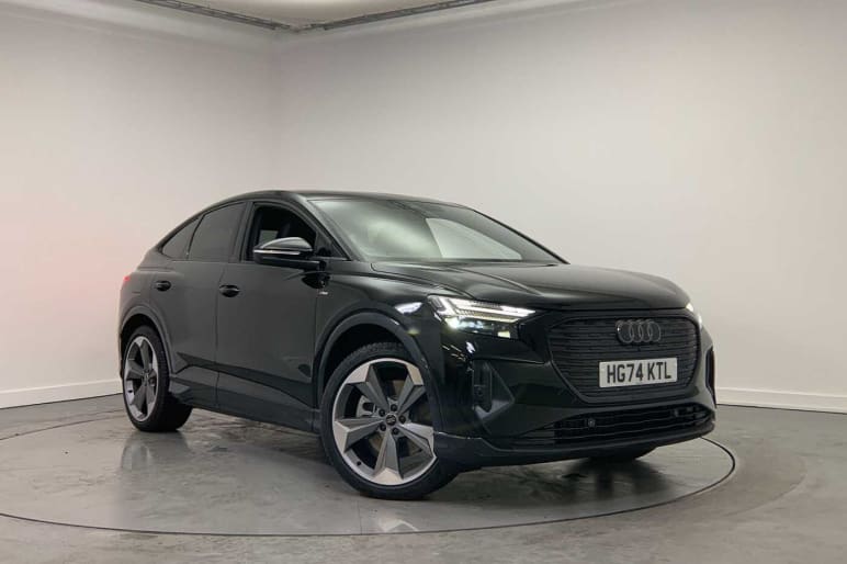 AUDI Q4