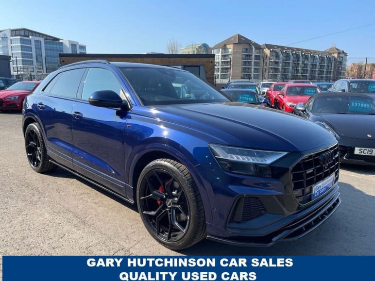 AUDI Q8