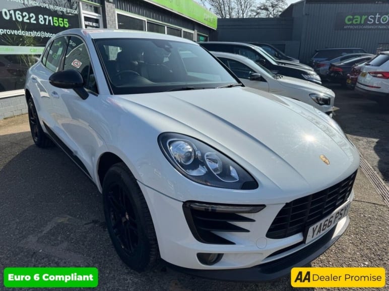 PORSCHE MACAN