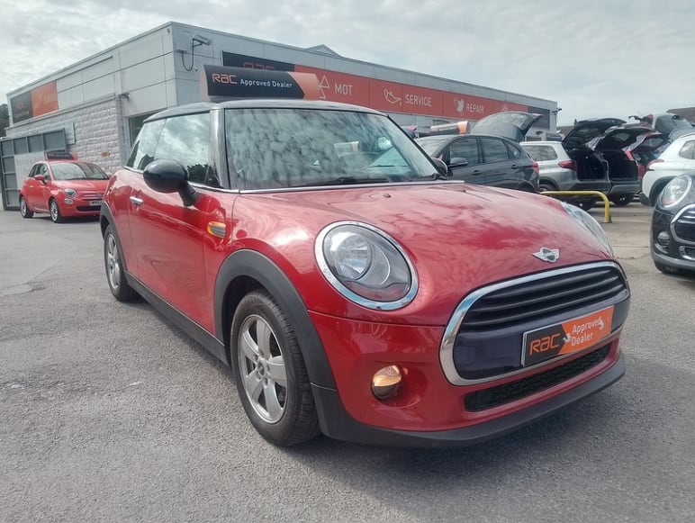 MINI HATCHBACK