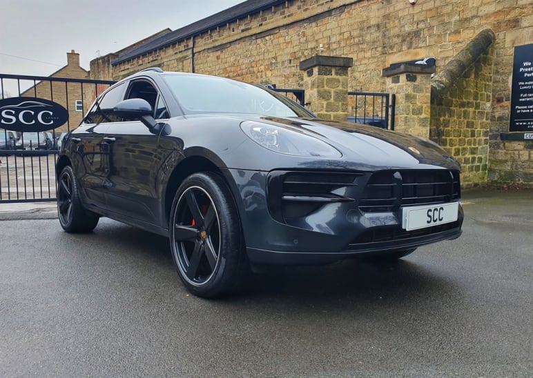 PORSCHE MACAN