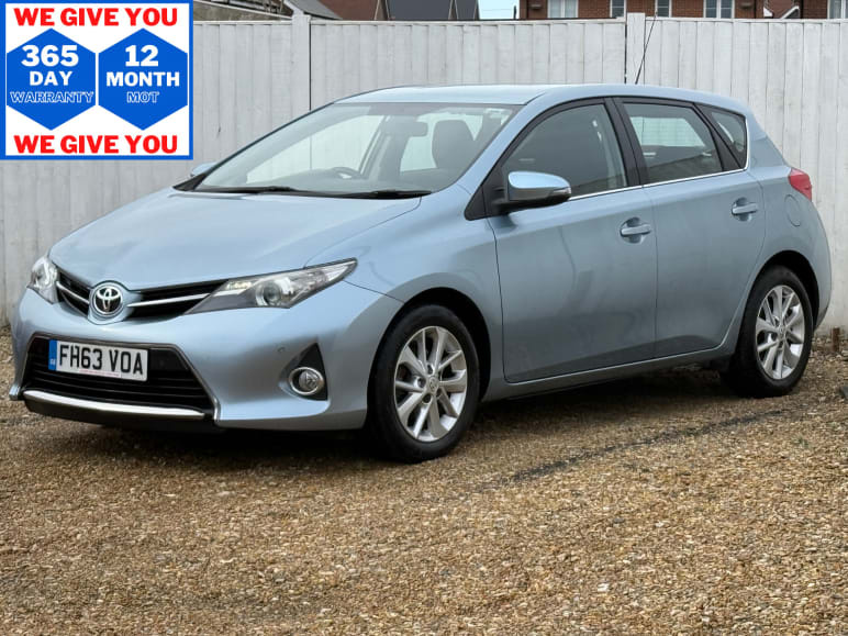 TOYOTA AURIS