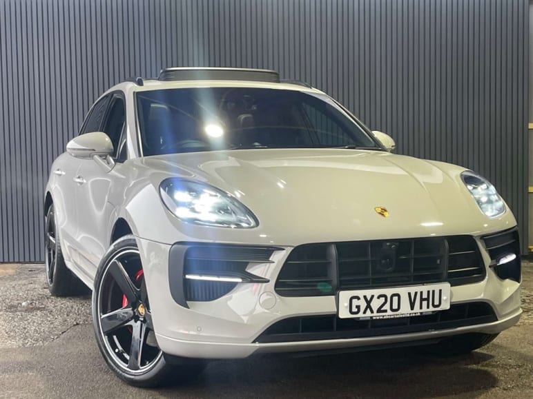 PORSCHE MACAN