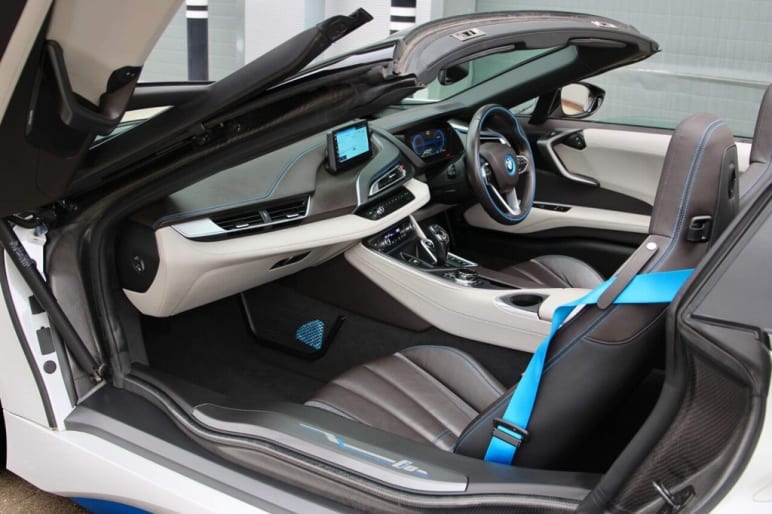1.5 I8 ROADSTER 2d 369 BHP