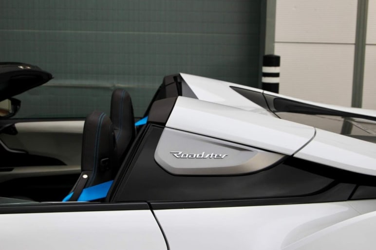 1.5 I8 ROADSTER 2d 369 BHP