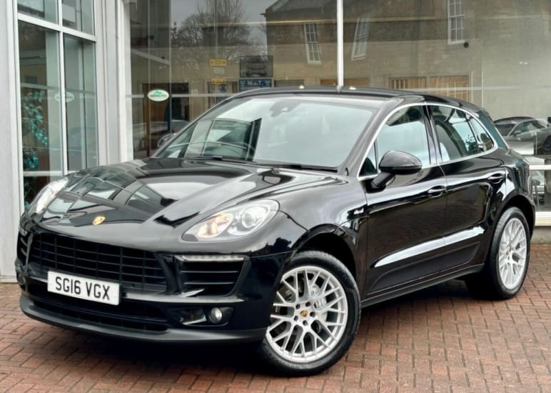 PORSCHE MACAN