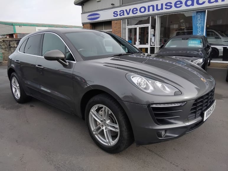 PORSCHE MACAN