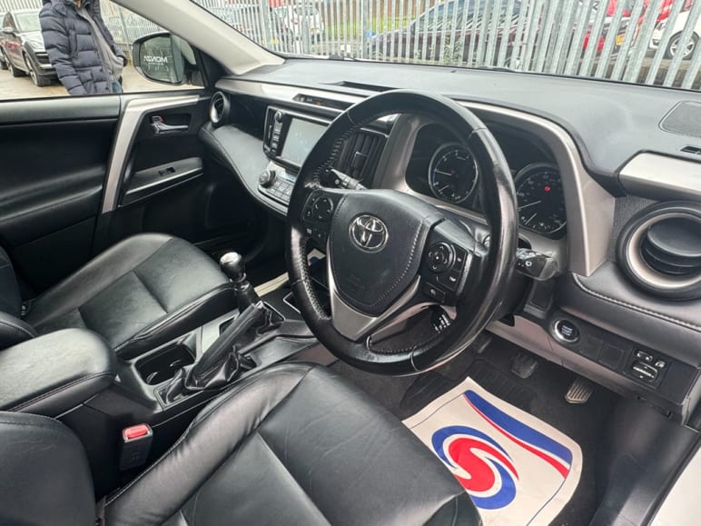 2.0 D-4D Excel SUV 5dr Diesel Manual Euro 6 (s/s) (143 ps)