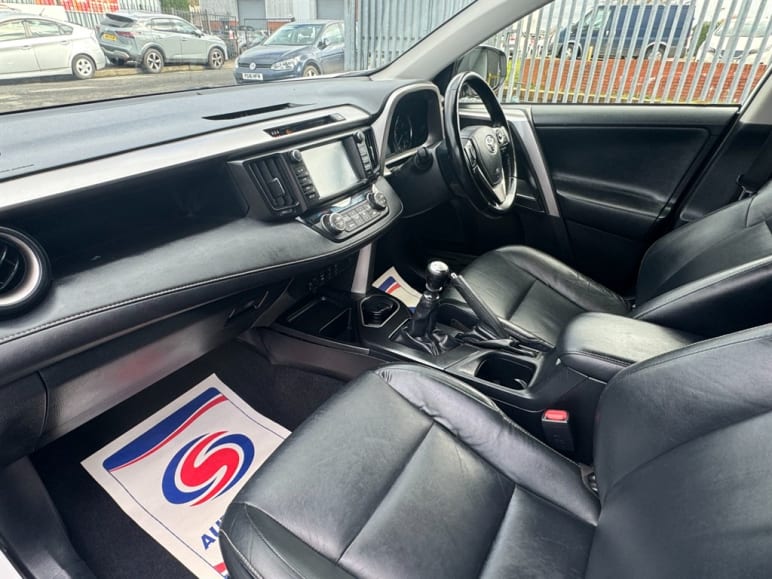 2.0 D-4D Excel SUV 5dr Diesel Manual Euro 6 (s/s) (143 ps)