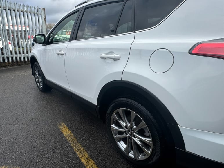 2.0 D-4D Excel SUV 5dr Diesel Manual Euro 6 (s/s) (143 ps)