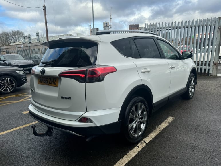 2.0 D-4D Excel SUV 5dr Diesel Manual Euro 6 (s/s) (143 ps)