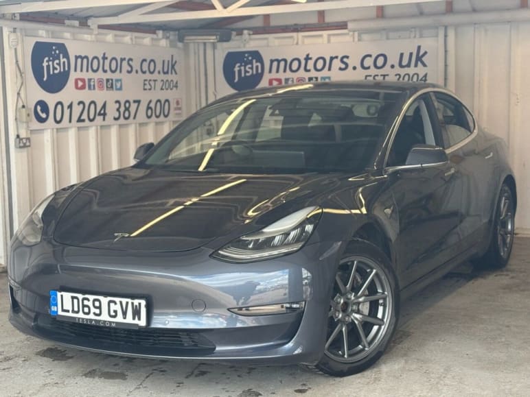 TESLA MODEL 3