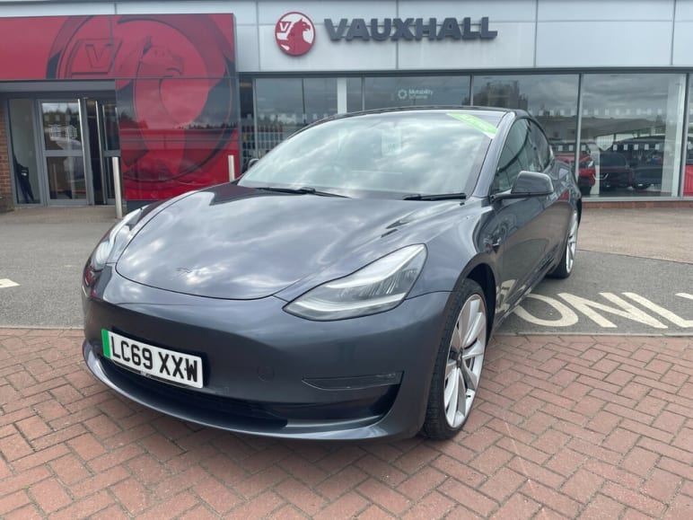 TESLA MODEL 3