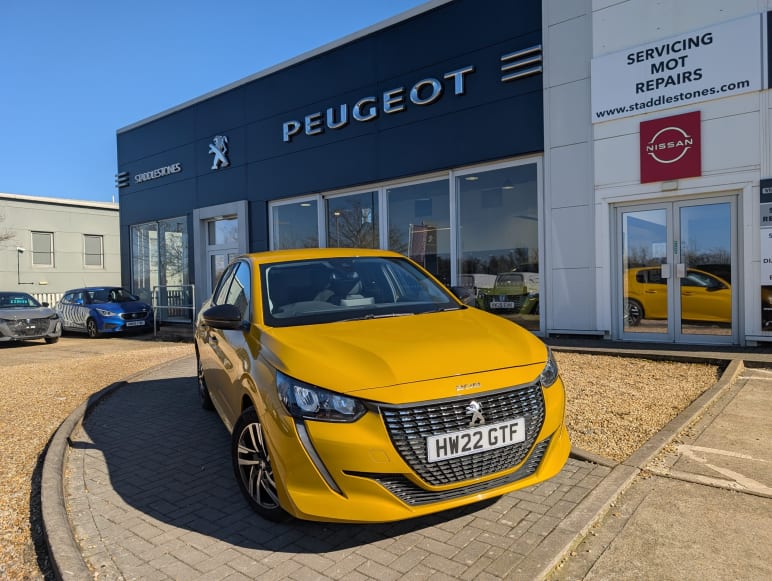 PEUGEOT 208