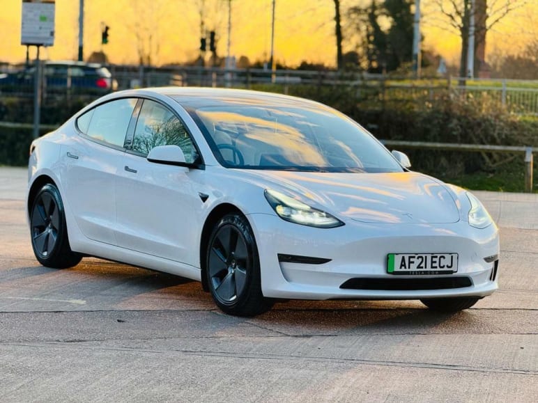 TESLA MODEL 3