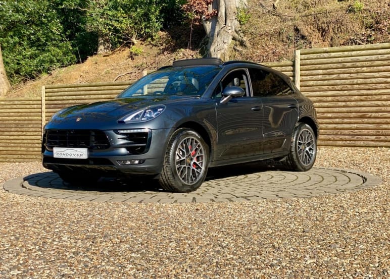 PORSCHE MACAN