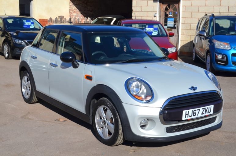 MINI HATCHBACK