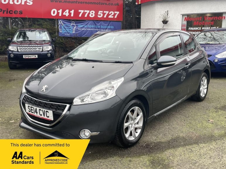 PEUGEOT 208
