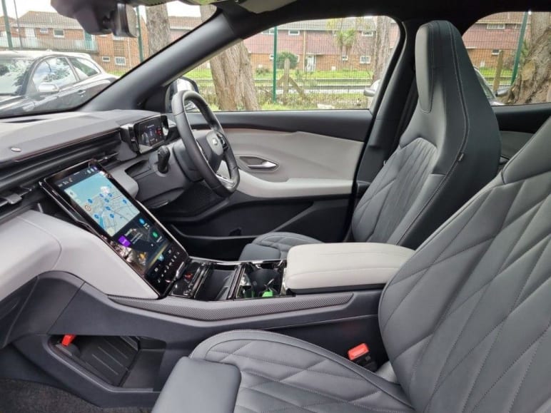 250kW Premium 79kWh AWD 5dr Auto