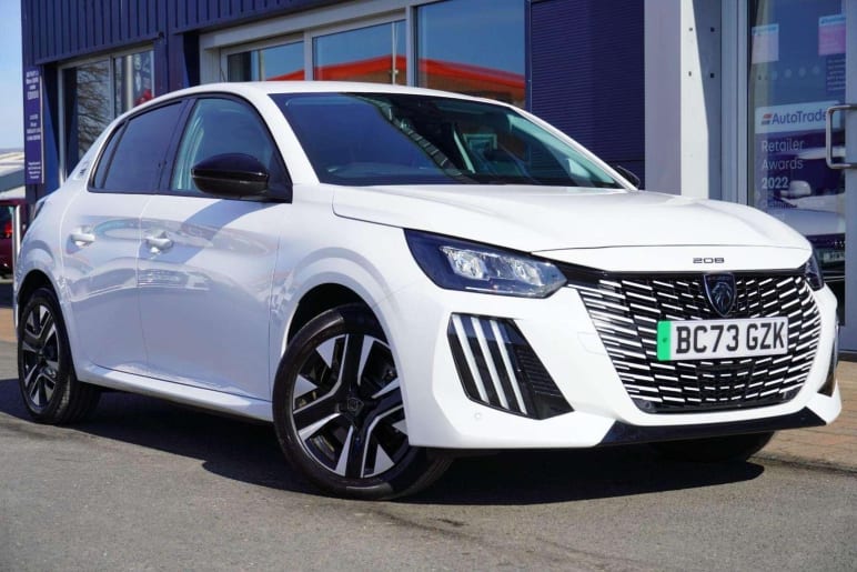 PEUGEOT 208