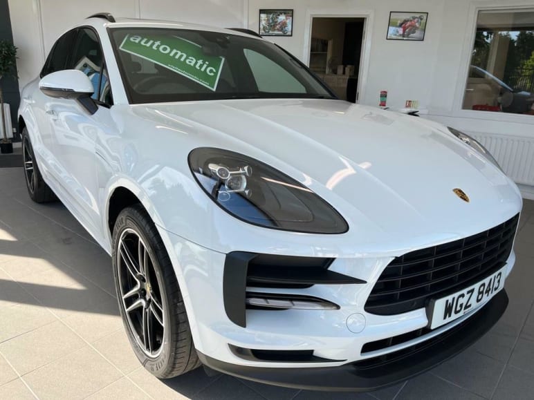 PORSCHE MACAN