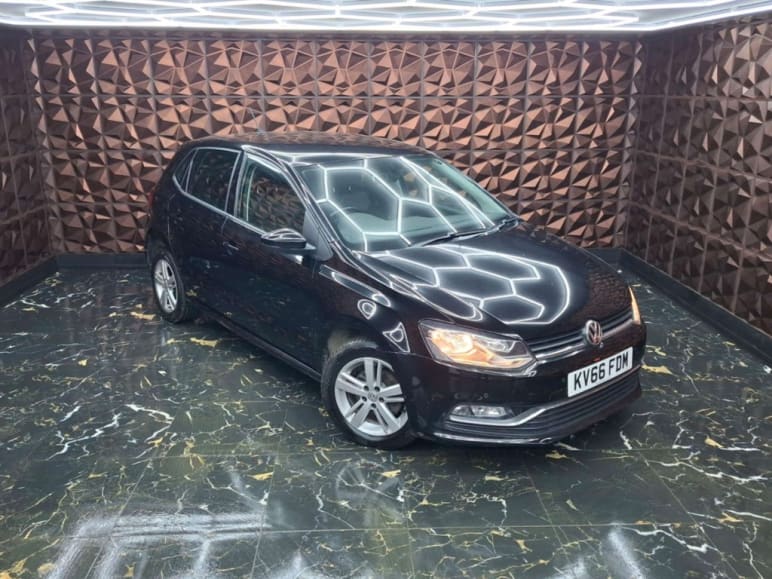 VOLKSWAGEN POLO