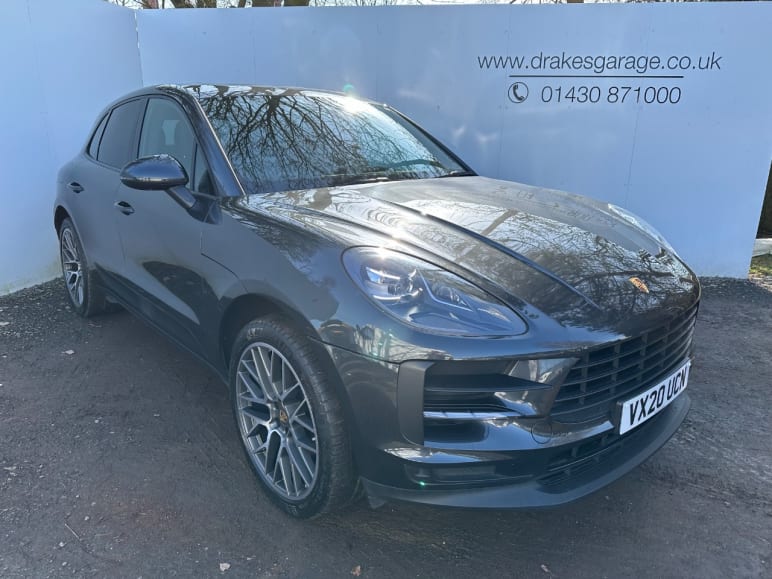 PORSCHE MACAN